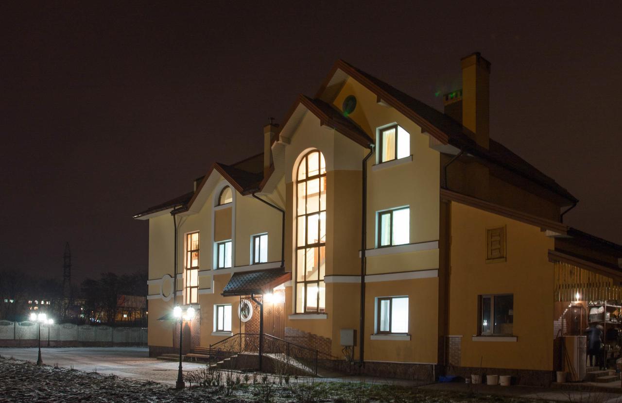 Hotel Alekselena à Malekhuv Extérieur photo