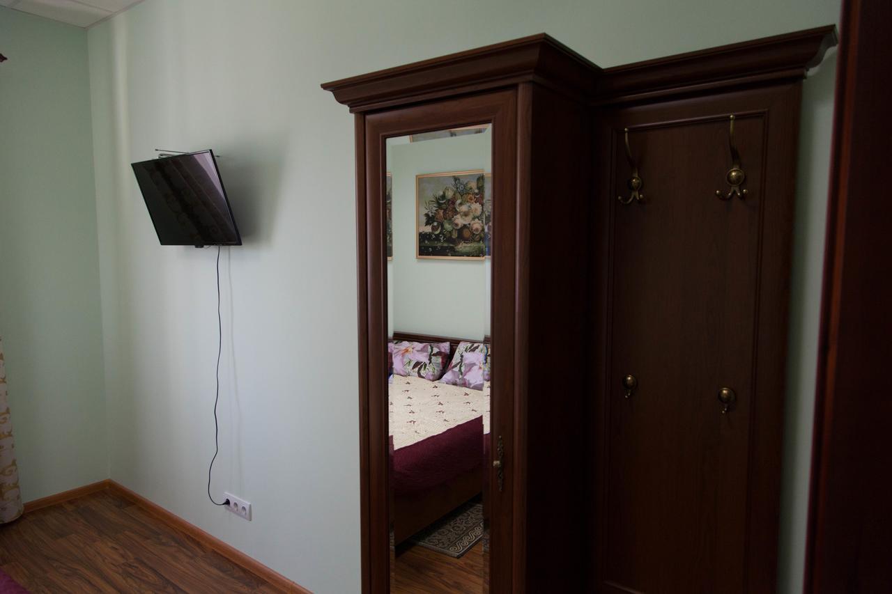 Hotel Alekselena à Malekhuv Extérieur photo