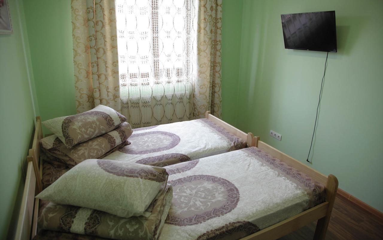 Hotel Alekselena à Malekhuv Extérieur photo