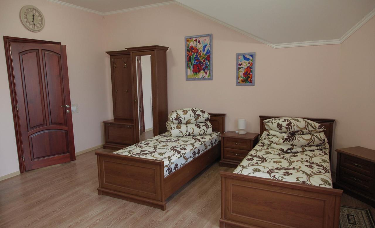Hotel Alekselena à Malekhuv Extérieur photo