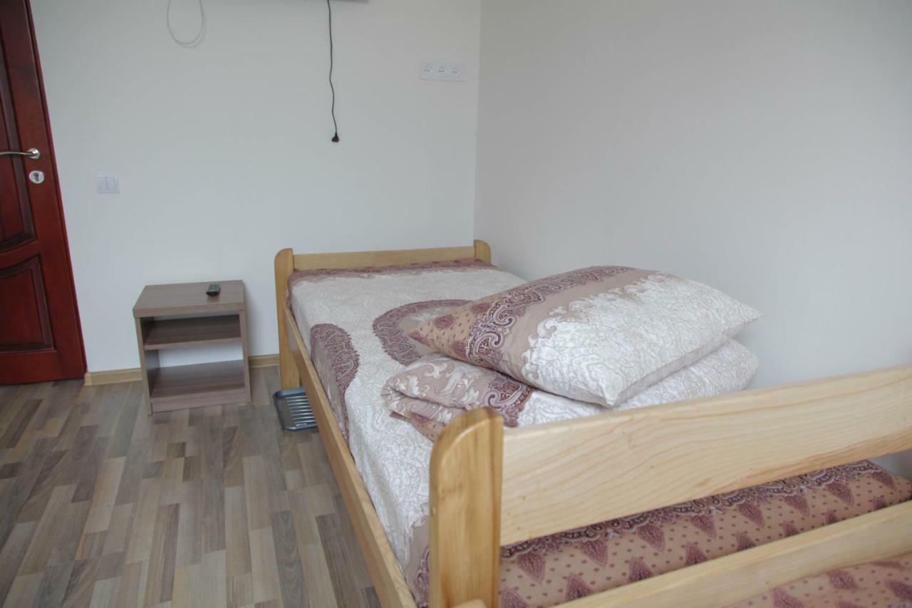 Hotel Alekselena à Malekhuv Extérieur photo